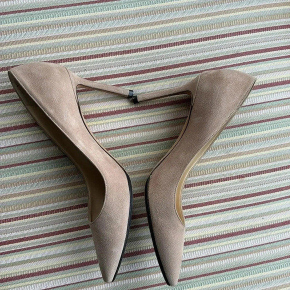 Like new Jimmy Choo suede stilettos 3 1/4” heel in sandy beige size 37 - Picture 4 of 9